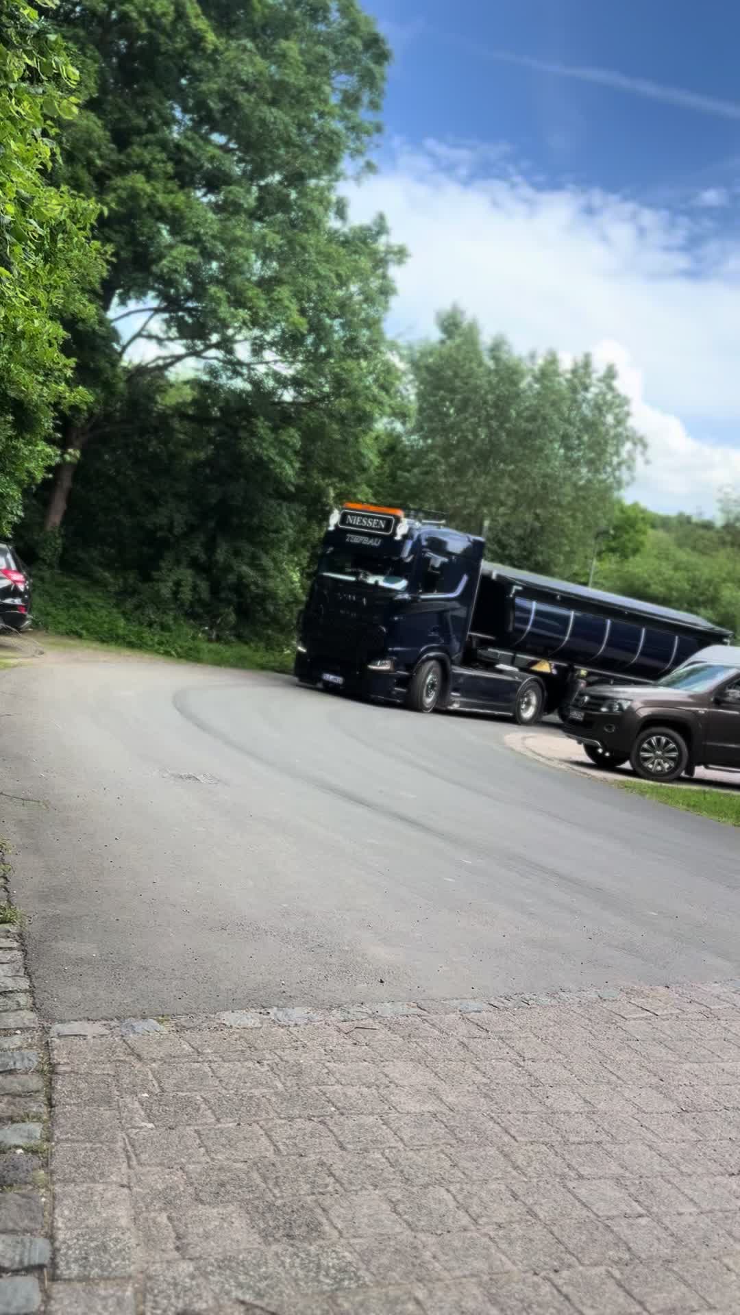 @Nicoderbaggerfahrer