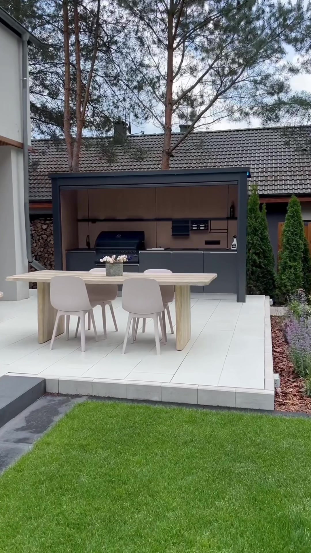 @Grilluxe Outdoor Kitchens