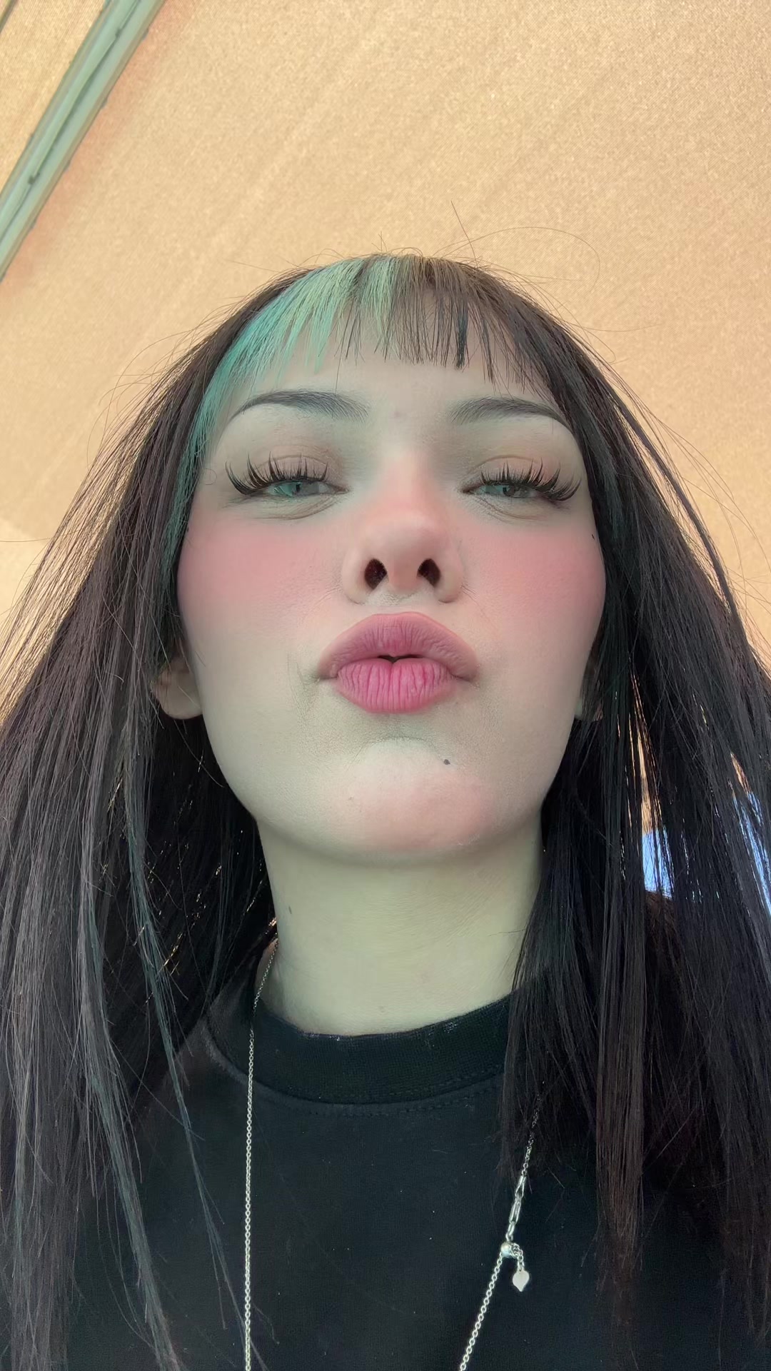 @SkinnyGhostiee🧛🏻&zwj;♀️