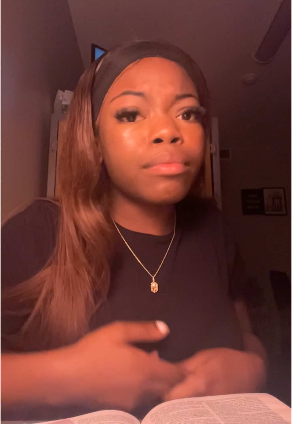 @r.