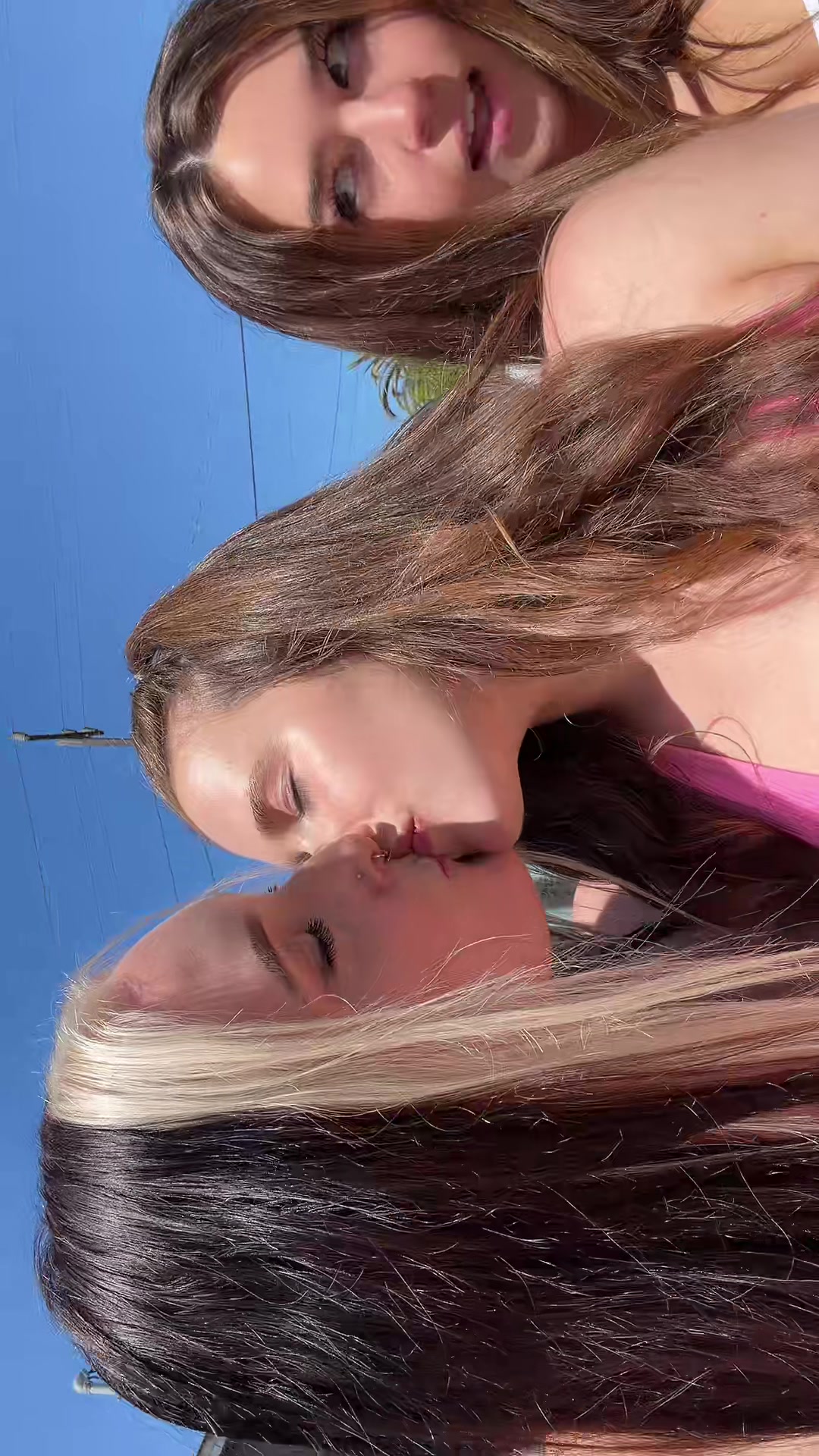 @laurelhoneyyy