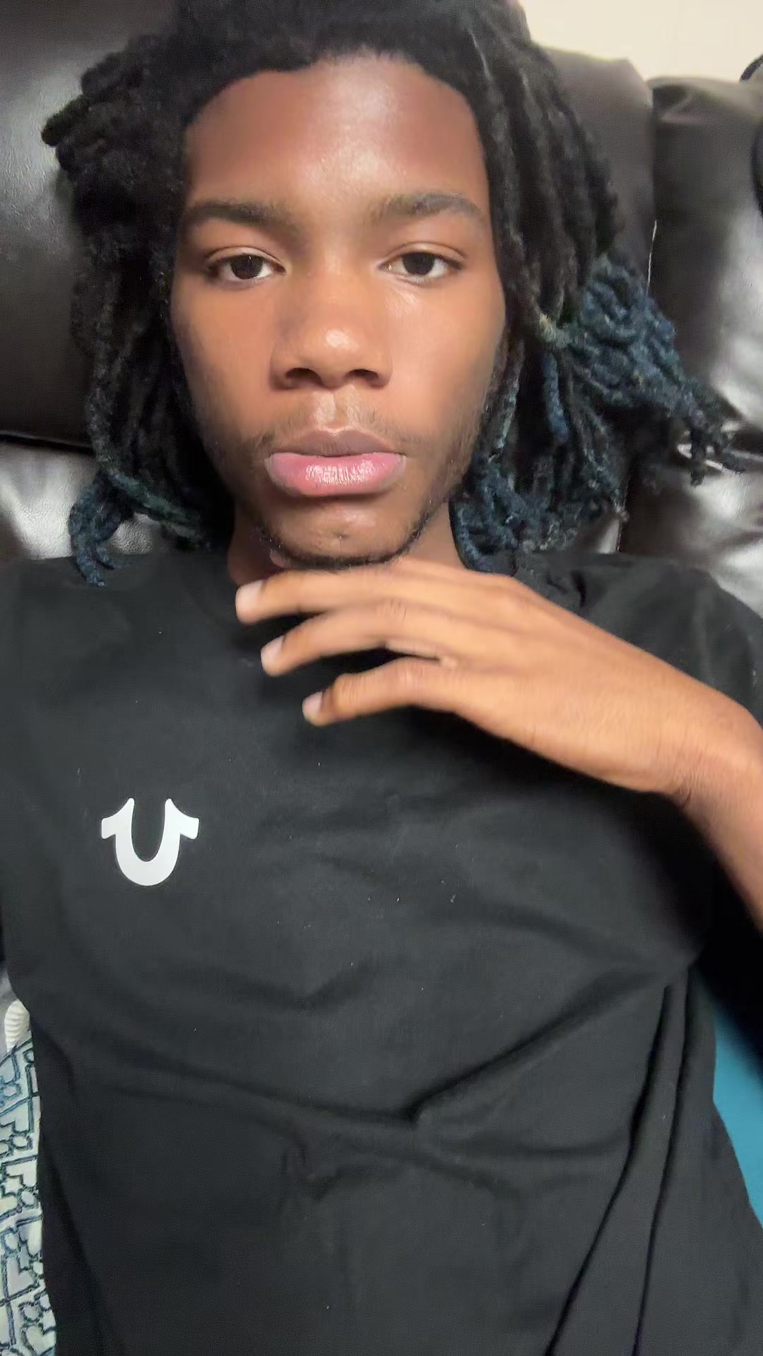 @￴ 𖤐