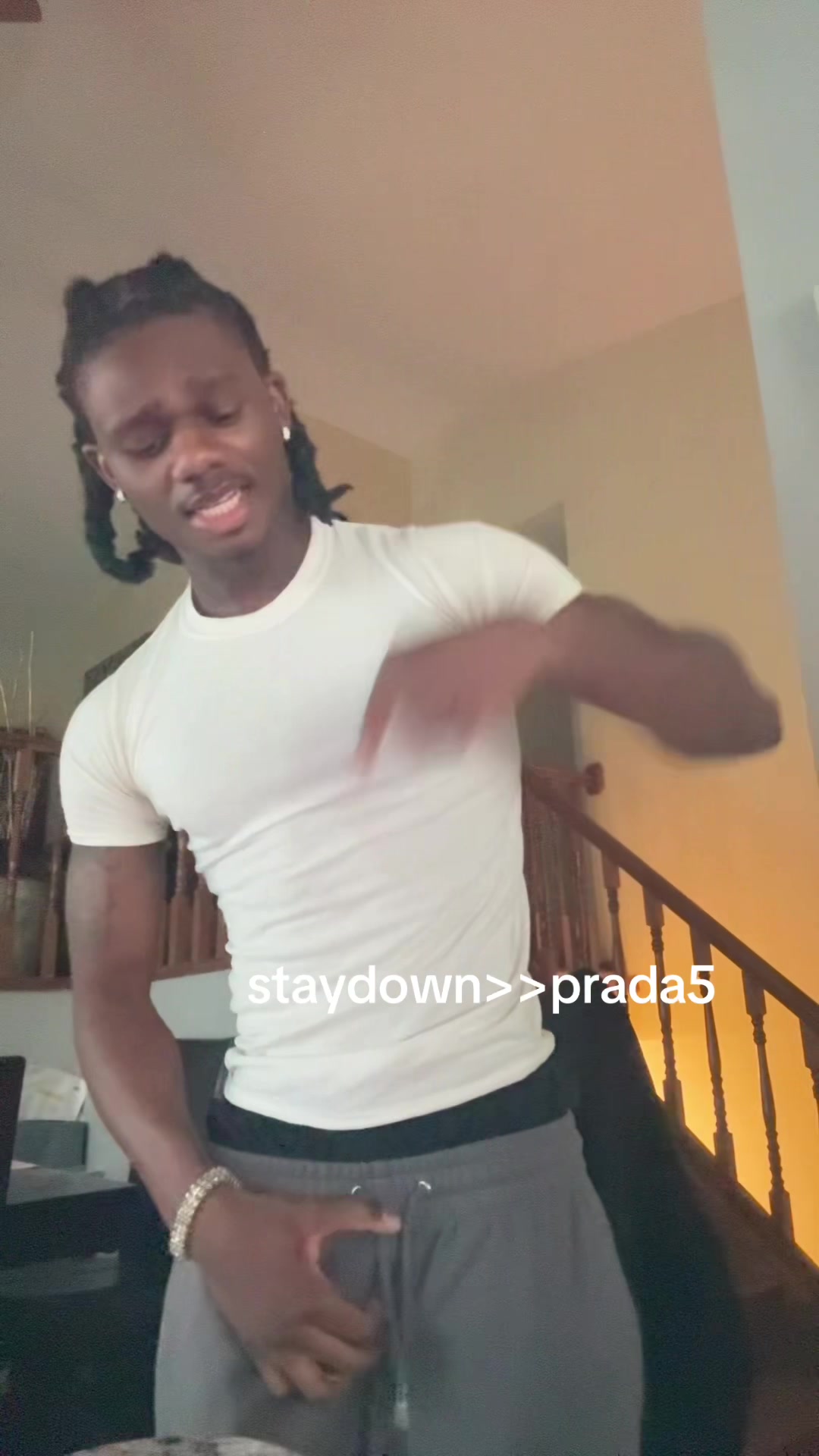 @apfourr