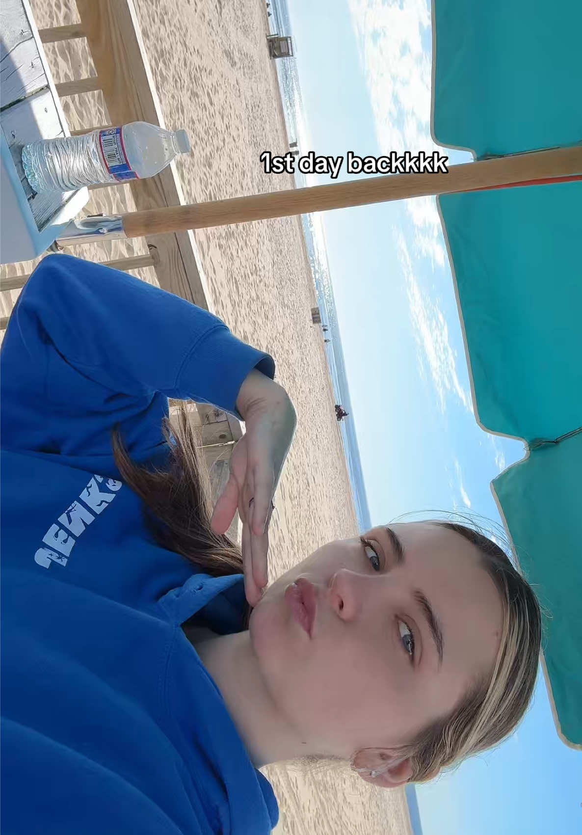 @h0llyw00dz_