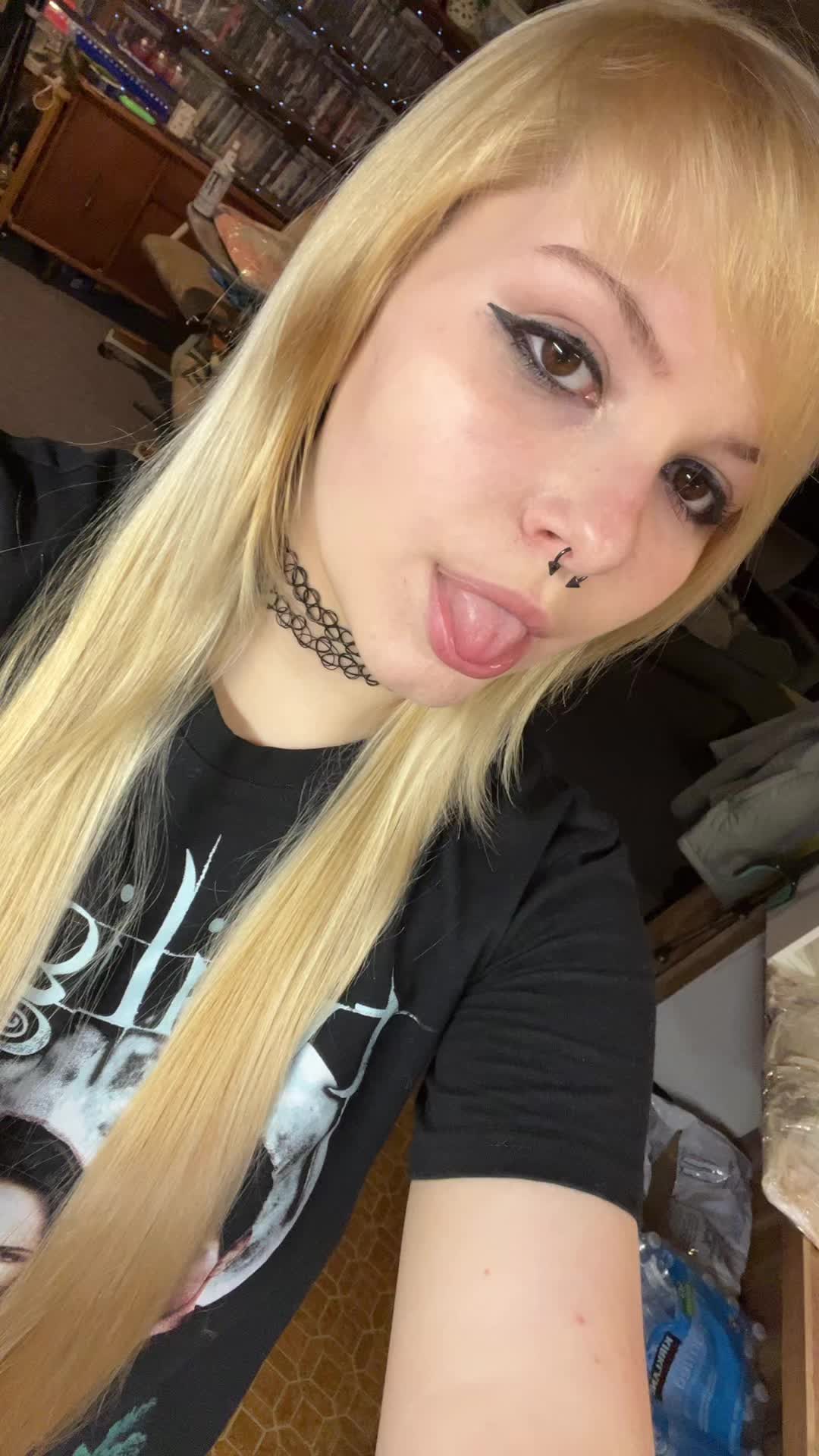 @⦻emo.zombie⦻