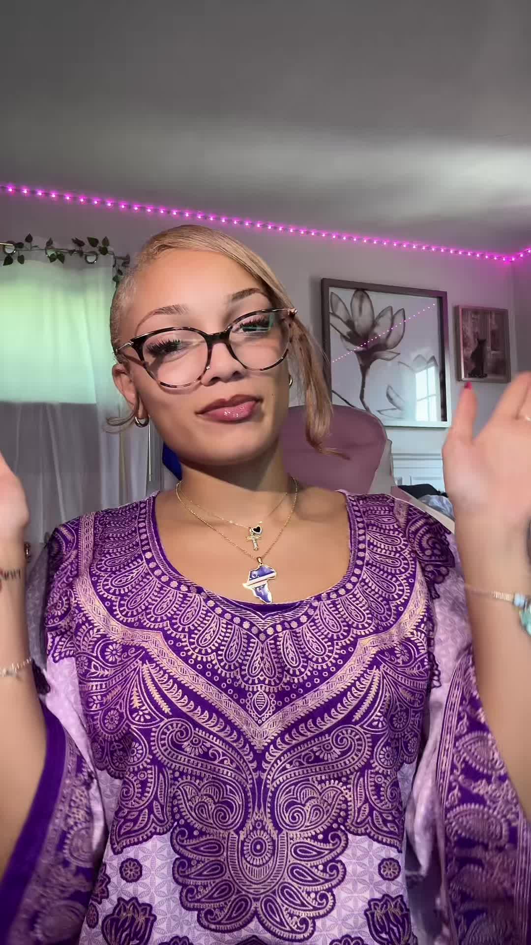 @👱🏽♀️