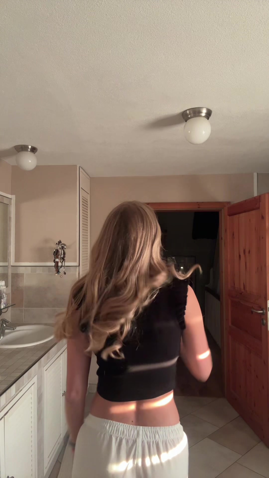 @𝐌𝐨𝐧𝐚