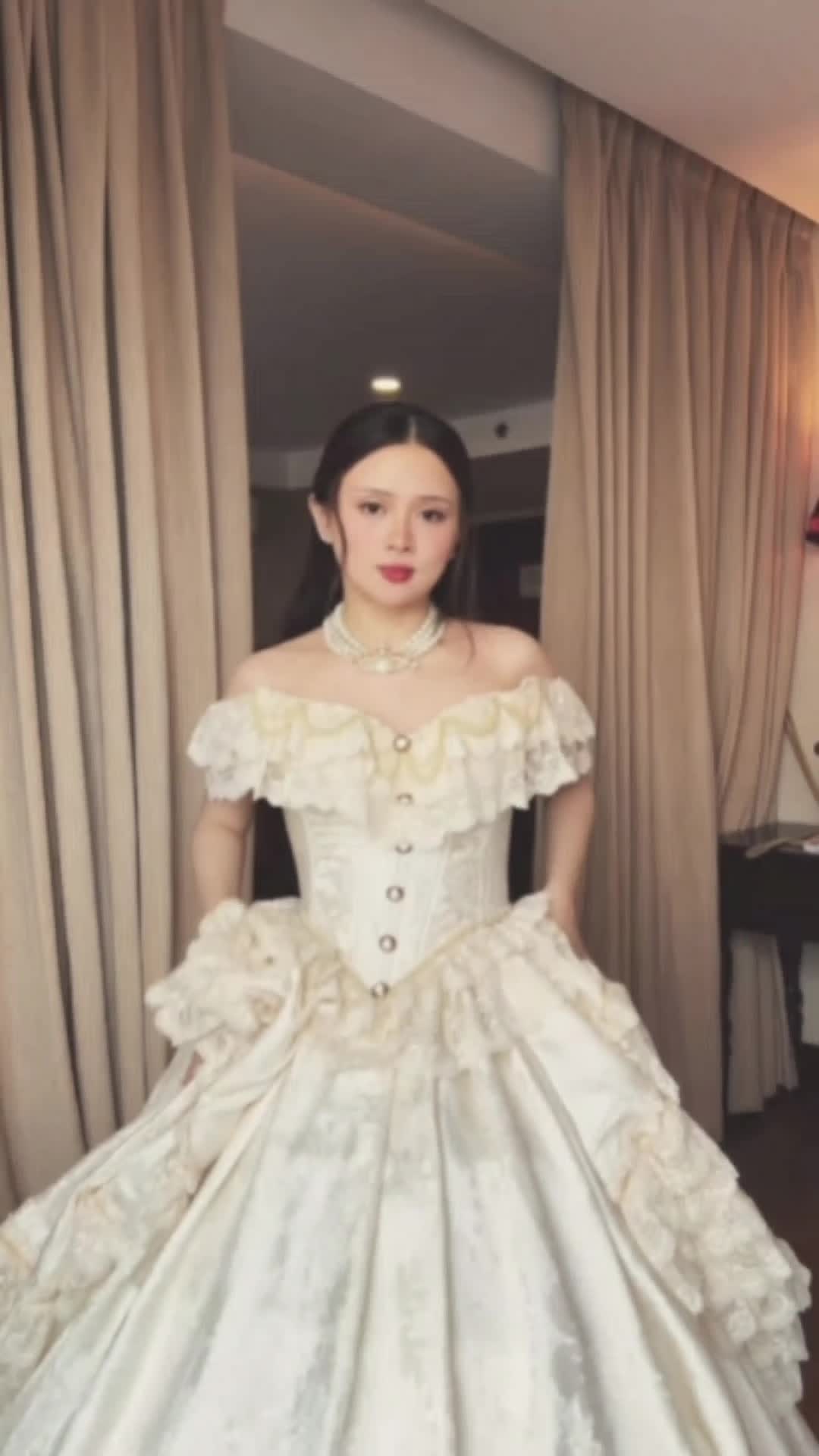 @enchantrail.gowns on IG