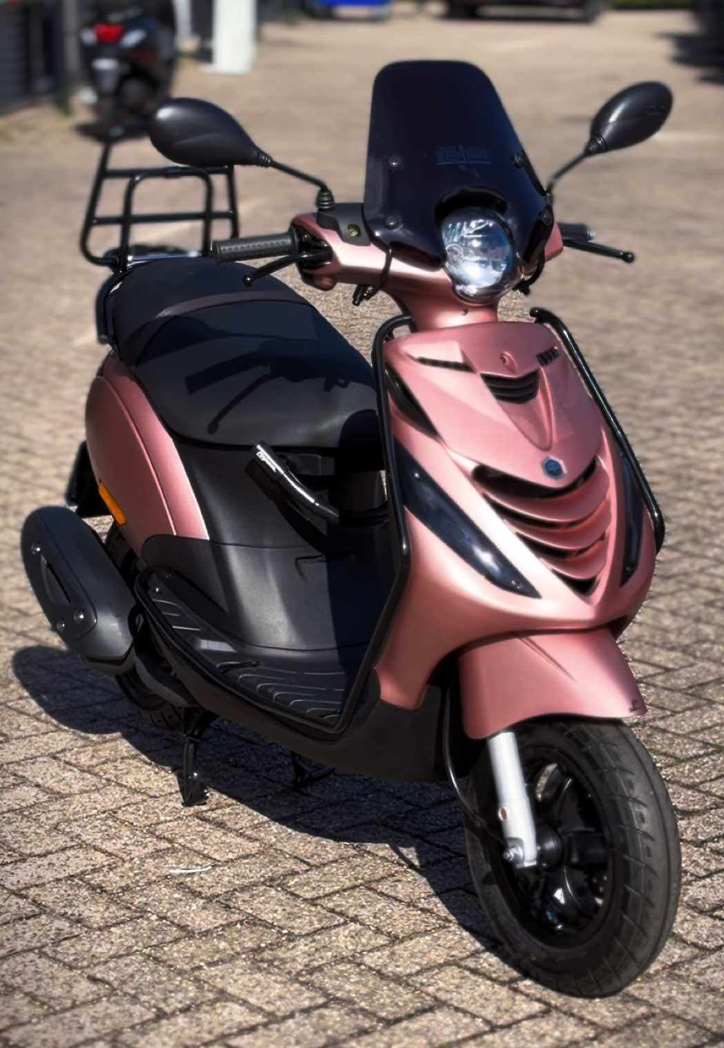 @J2 Scooters & Motoren