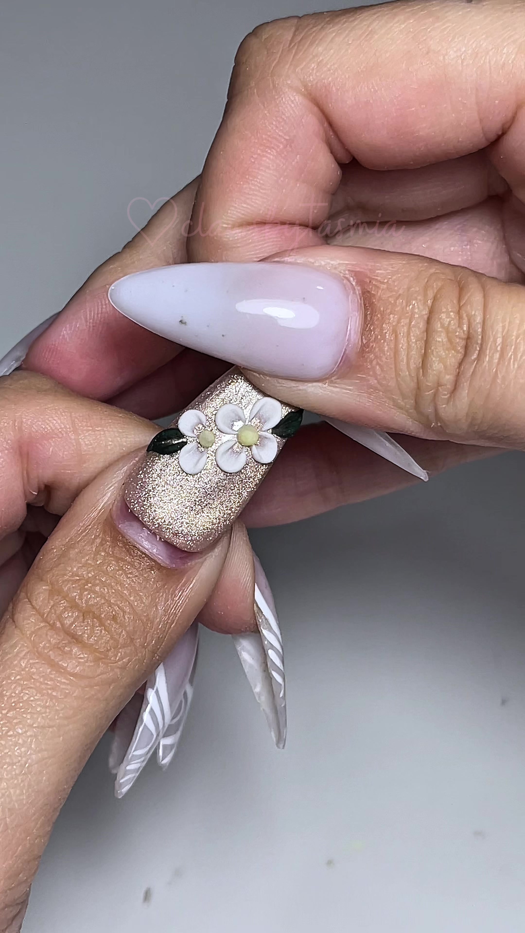 @clawsbytasmia ✨