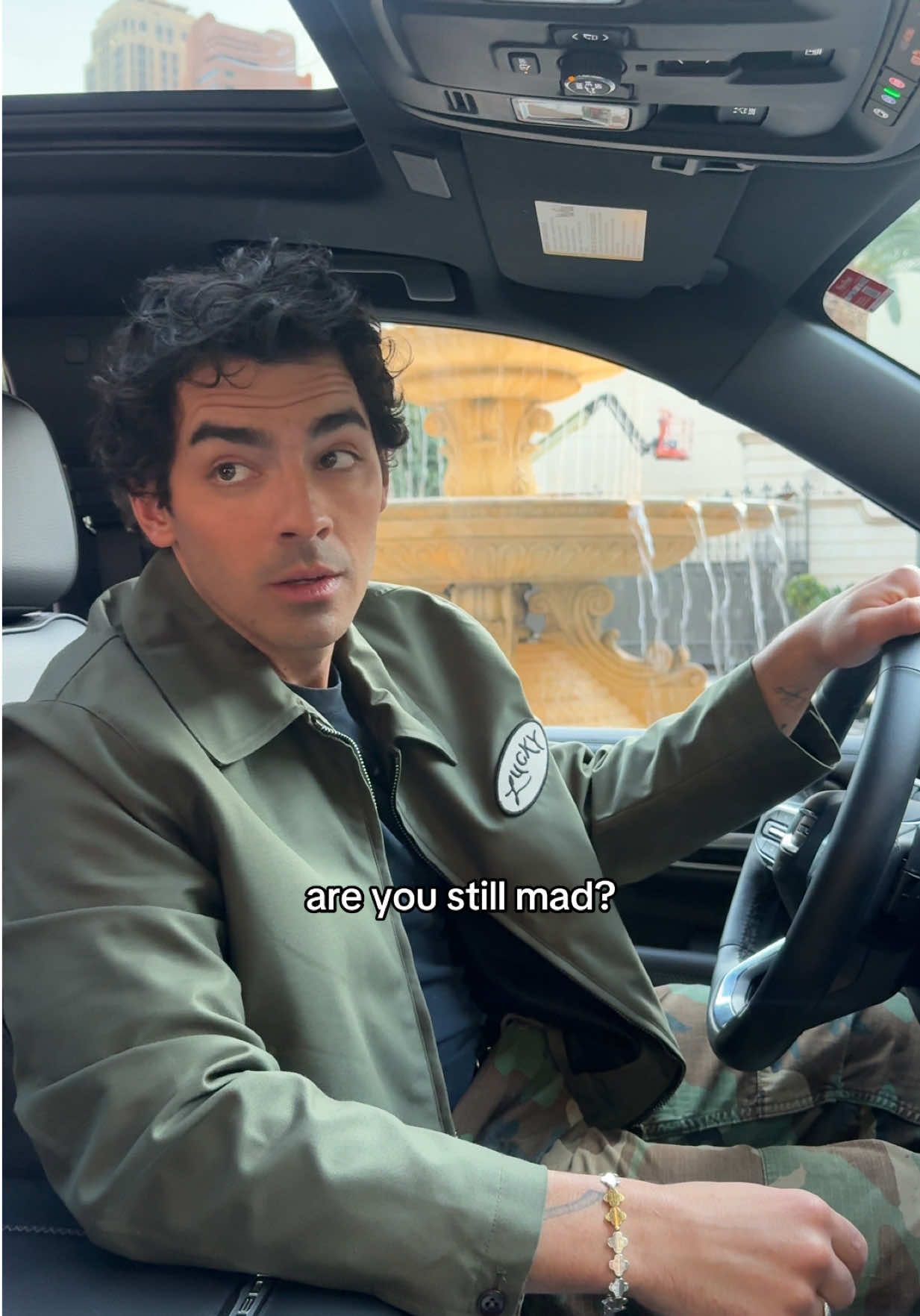 @joejonas
