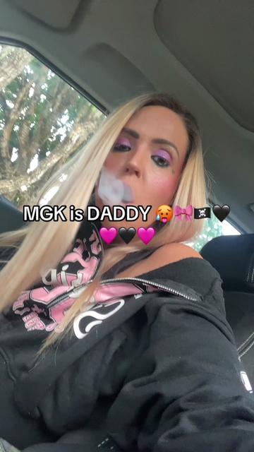 @Chryssie___