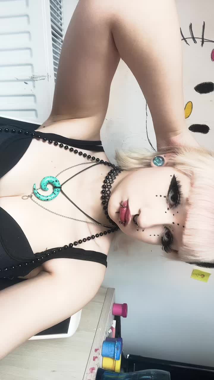 @KOᗰᑭOT ᒍᗩᑭKOᗯY🍎