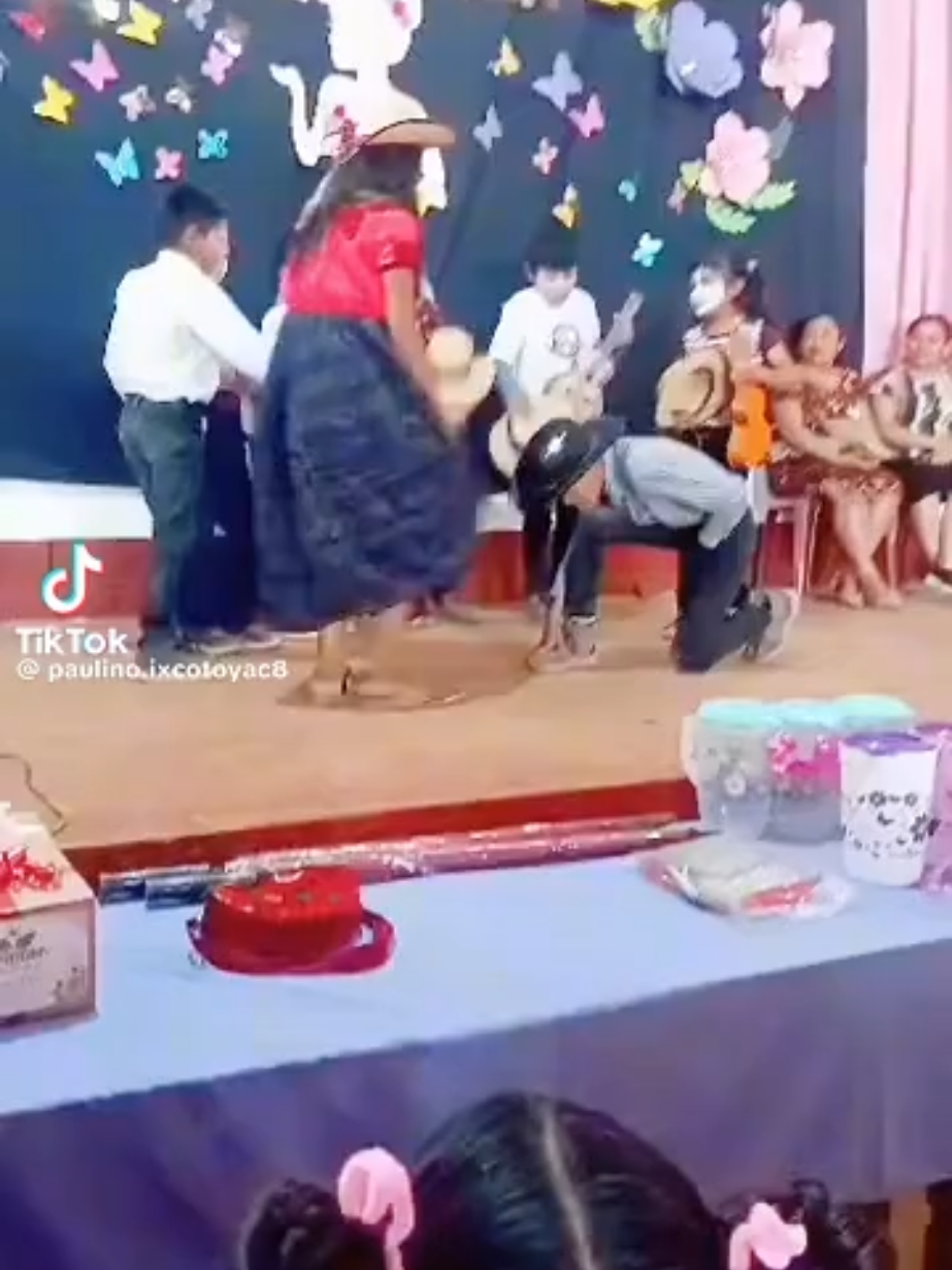 @bebesuki y el gallo