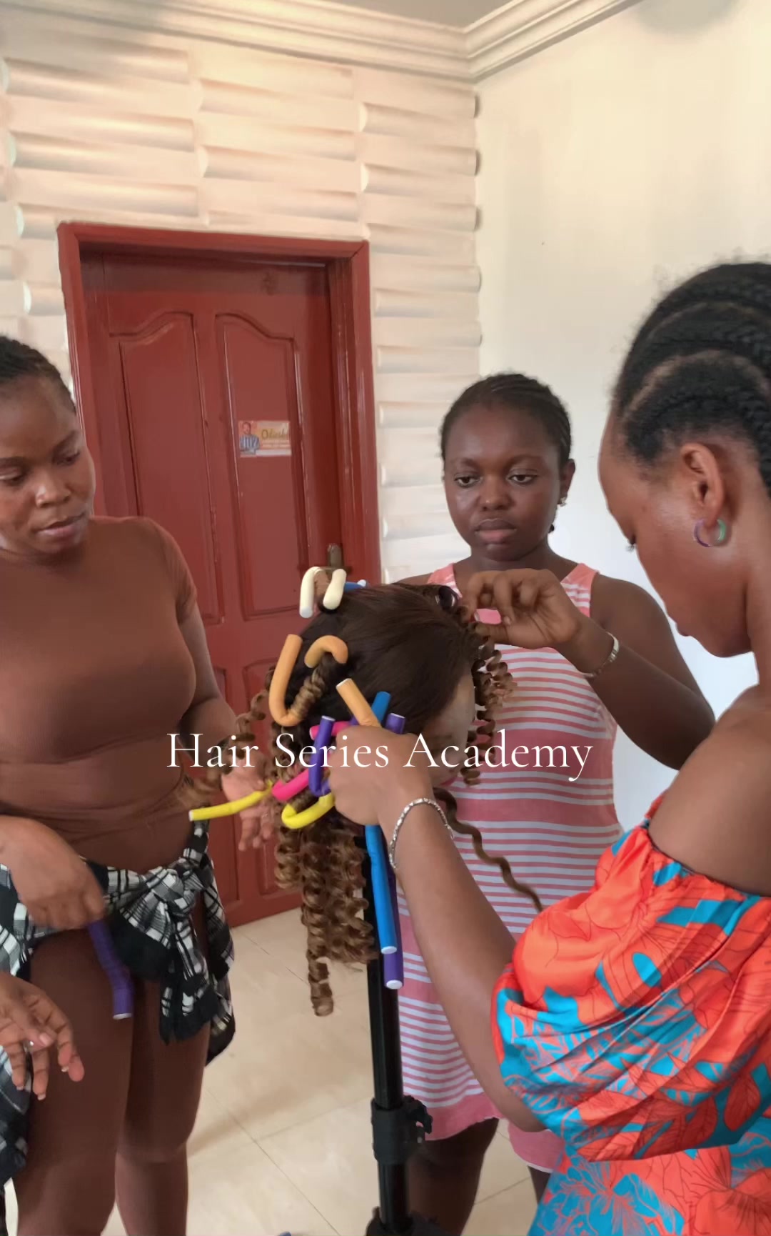 @STYLIST/ WIG TRAINER IN LAGOS
