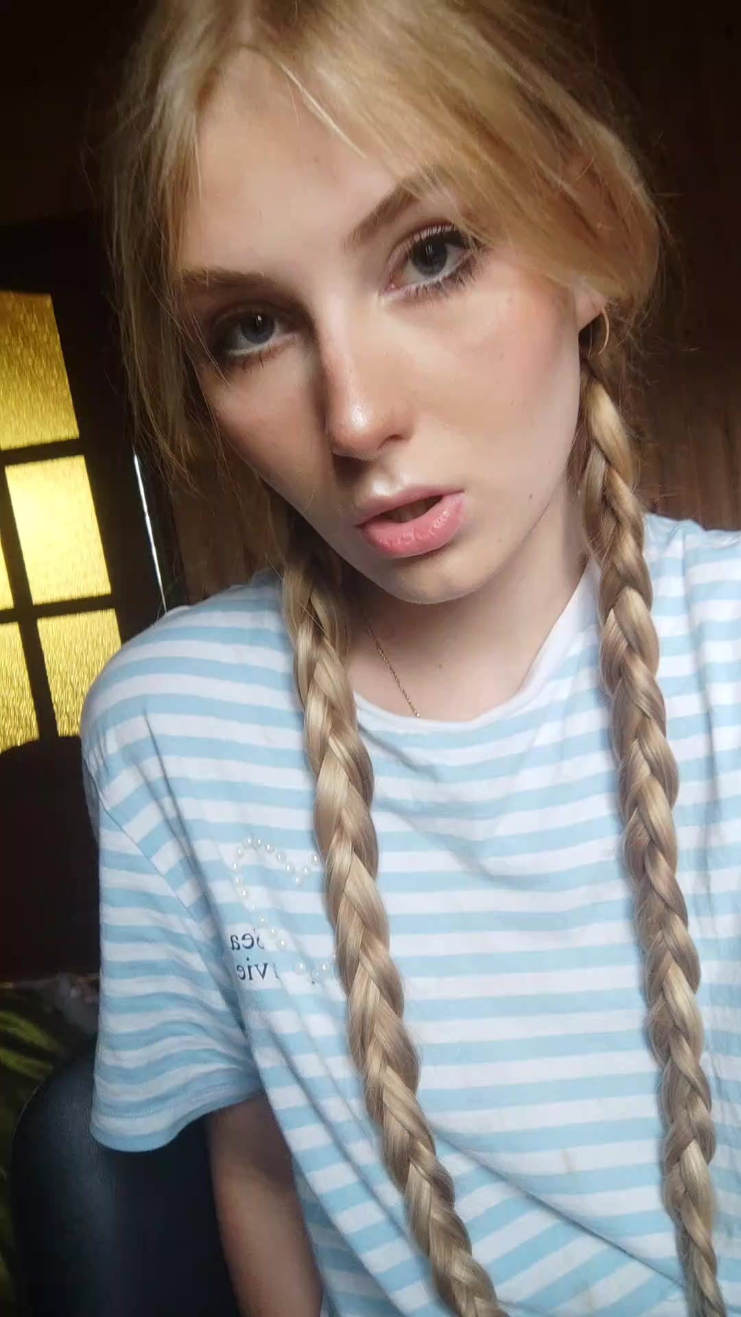 @😨