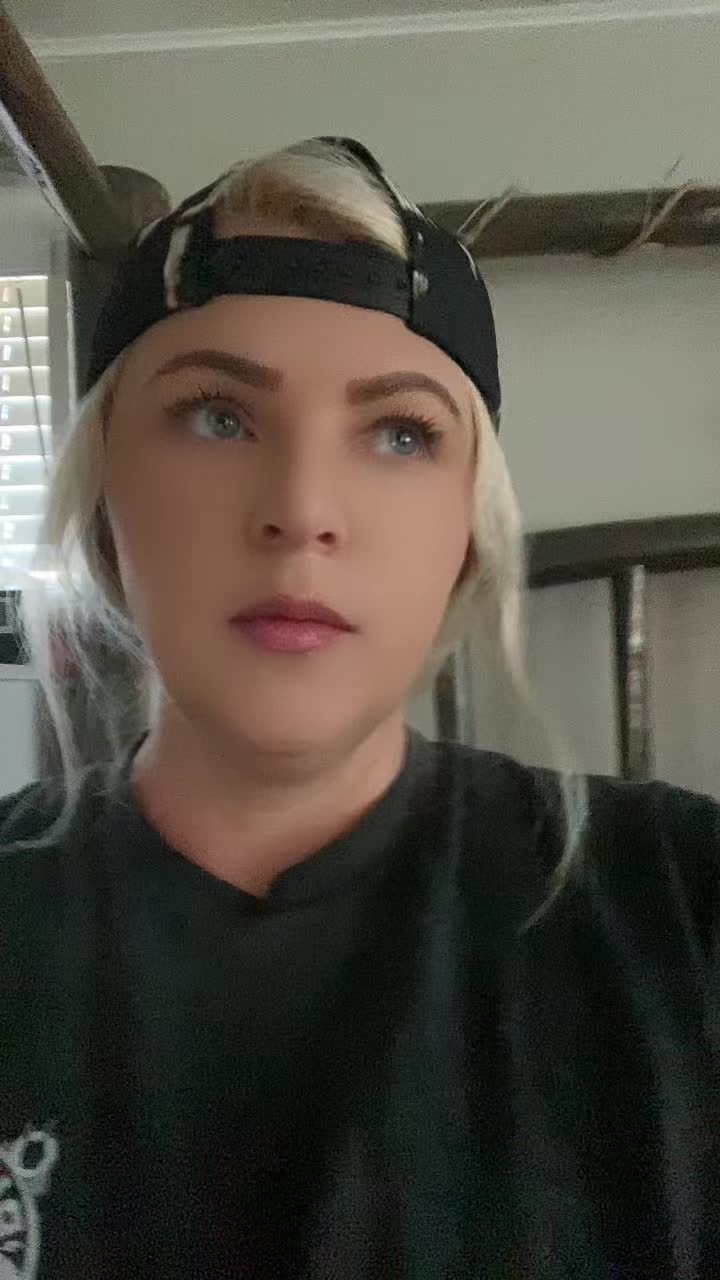 @JennJustCluckinAround