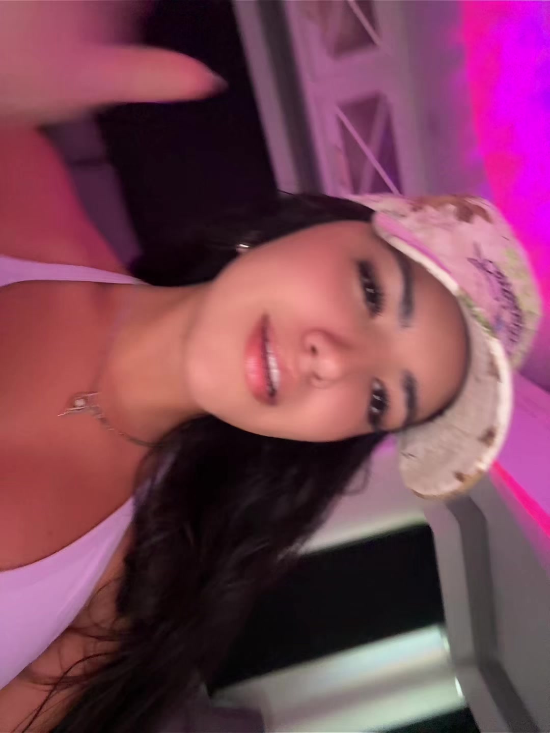 @I s a b e l l a 🦋