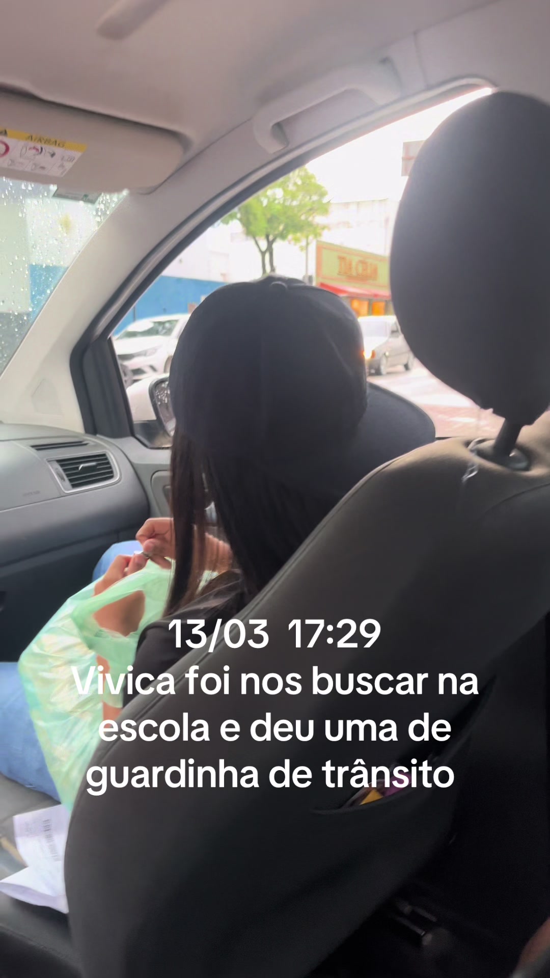 @o que vivica está fazendo??
