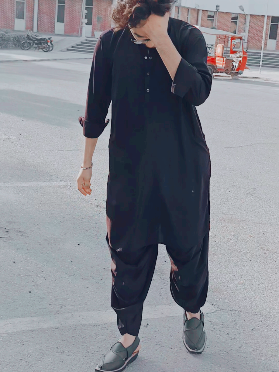 @Yøūñîš Pãthåñ ————-💔————-