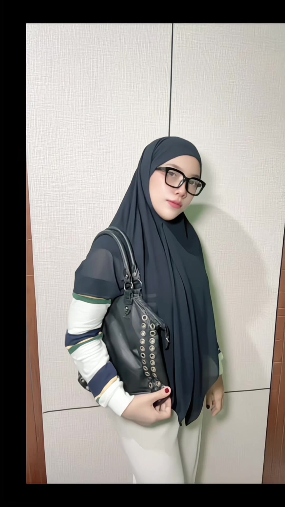 @Miraandyani