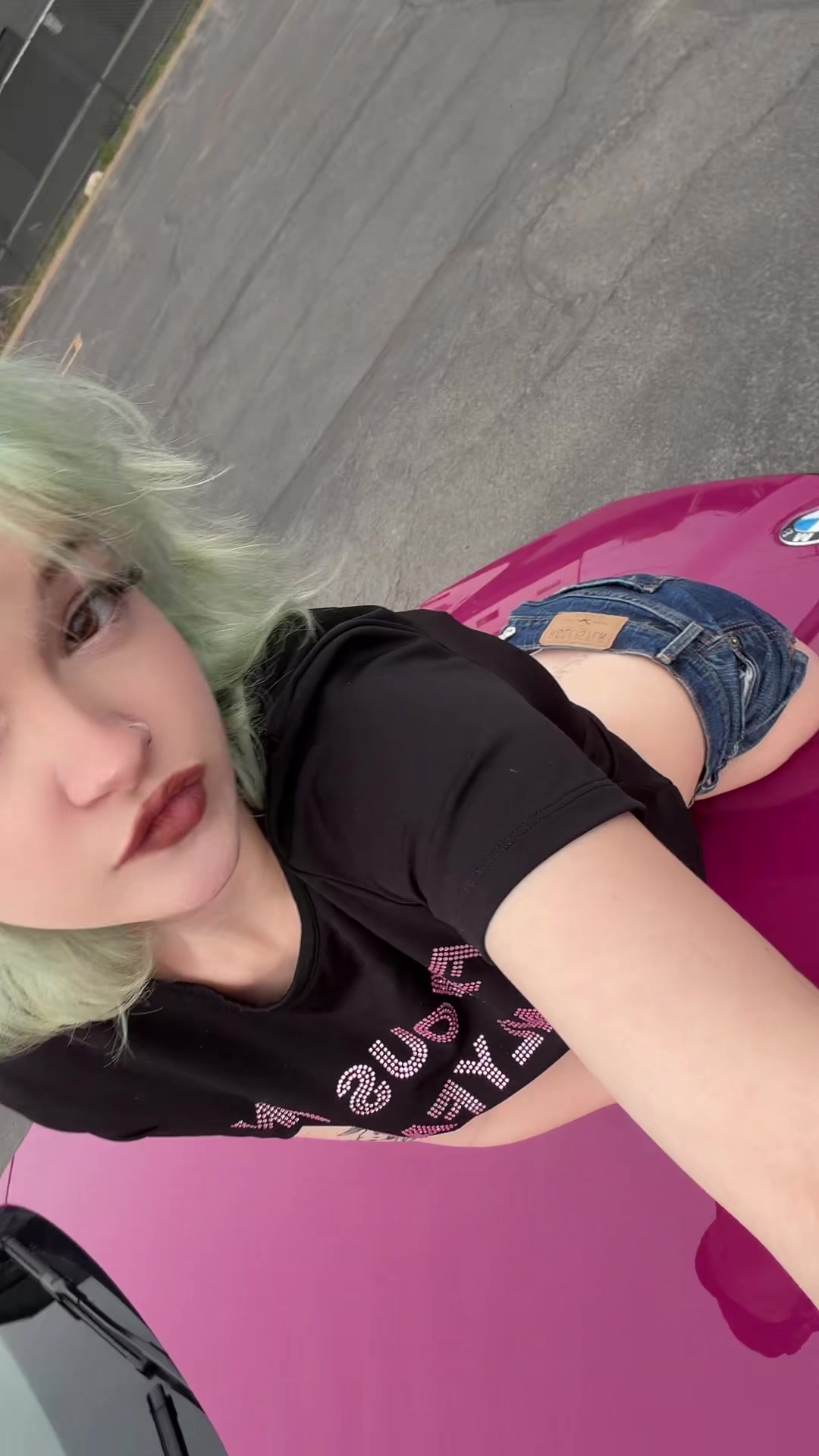 @thenolegsgirl