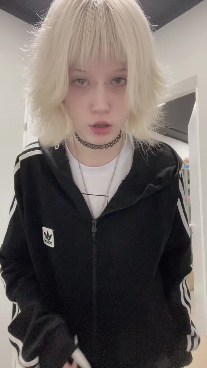 @StrawberryPunch