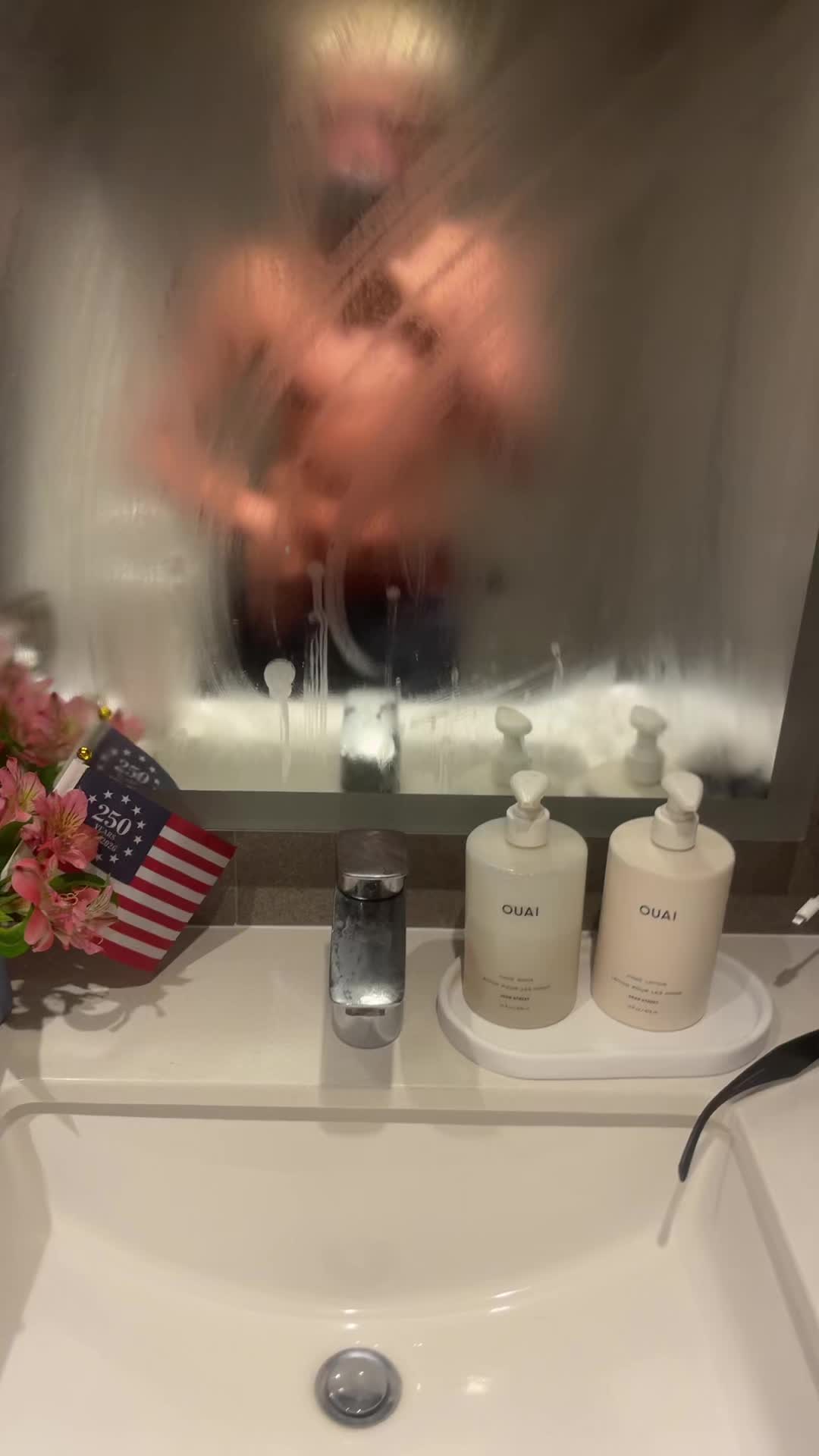 @threemustyqueer
