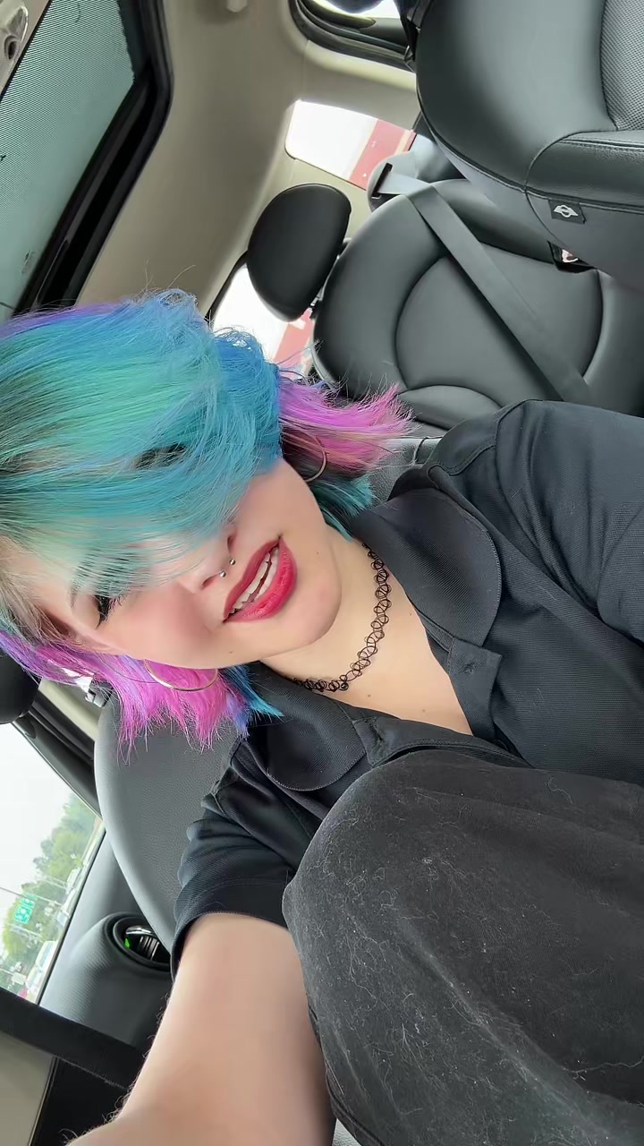@Emi 🏳️&zwj;🌈