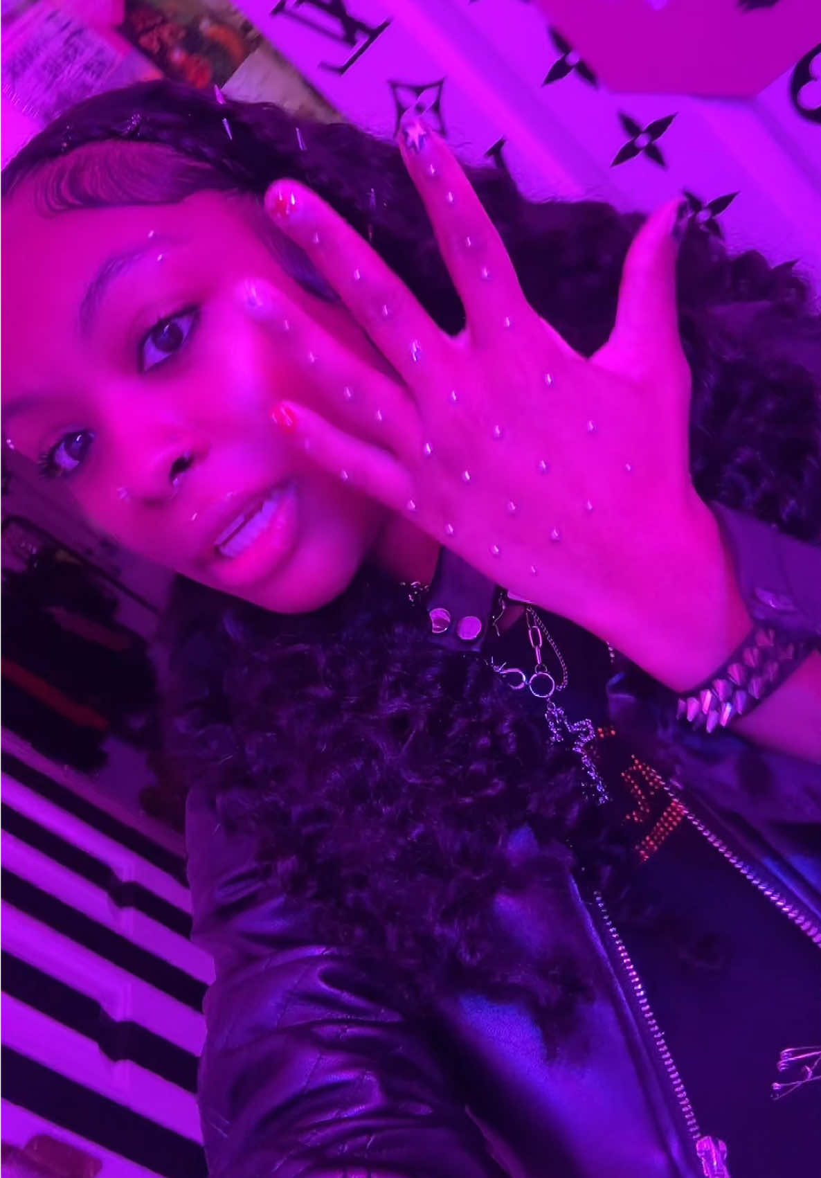 @Rockstar Kira👩🏼&zwj;🎤.