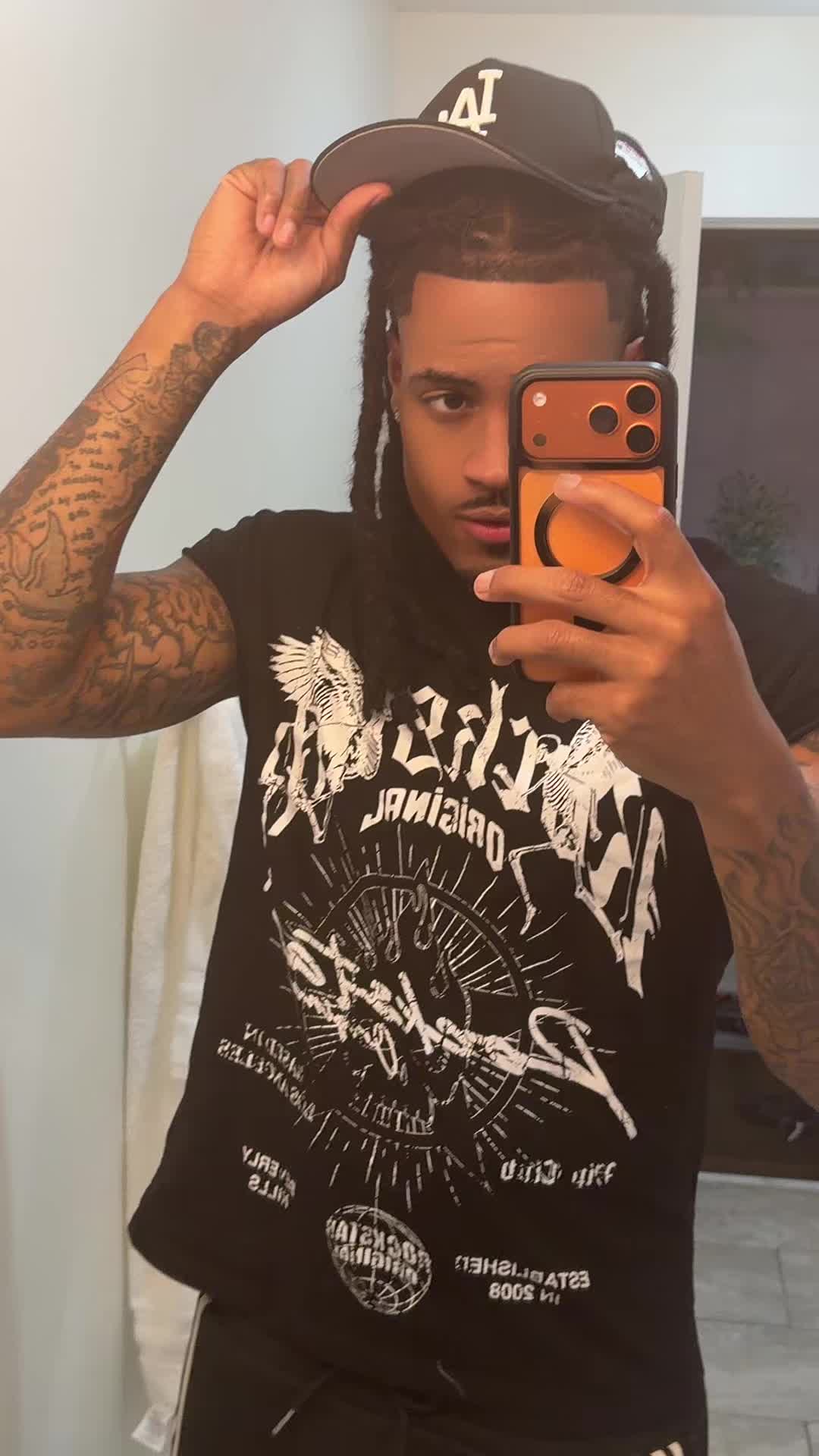 @𝑳𝑨🪼