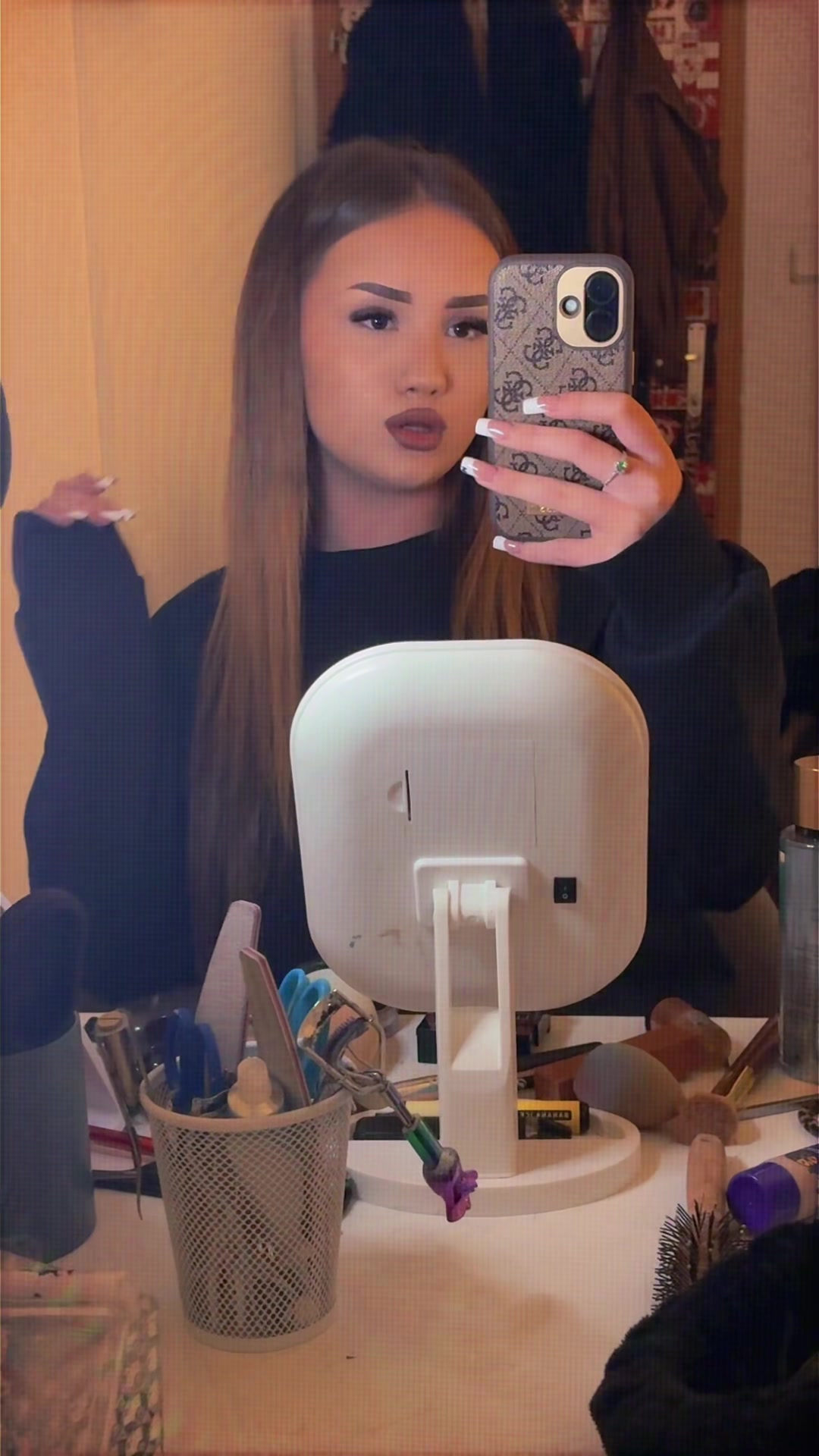 @𝐿𝒱