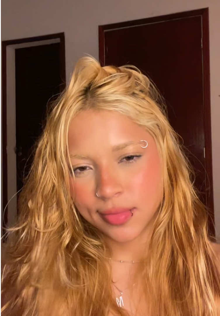 @mchelynz