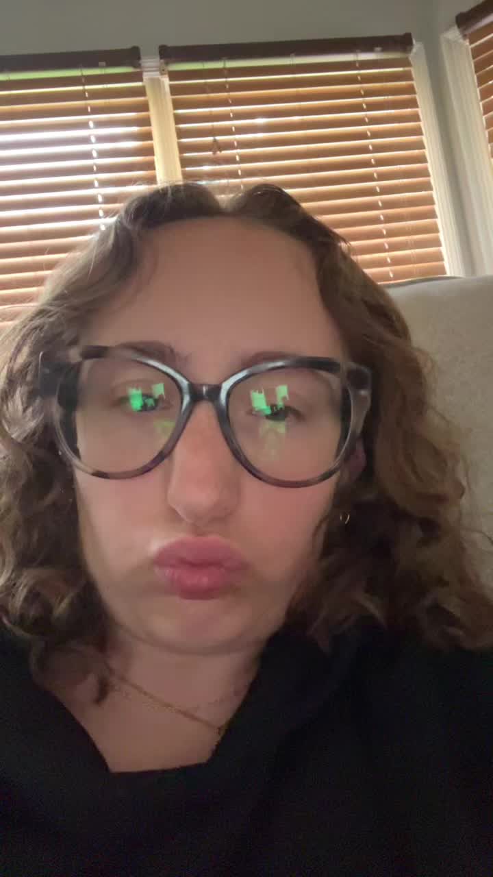 @shepwearsglasses