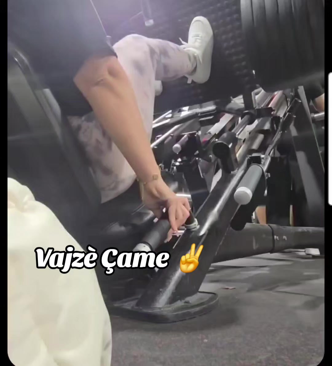@Vajze &Ccedil;ame ✌️