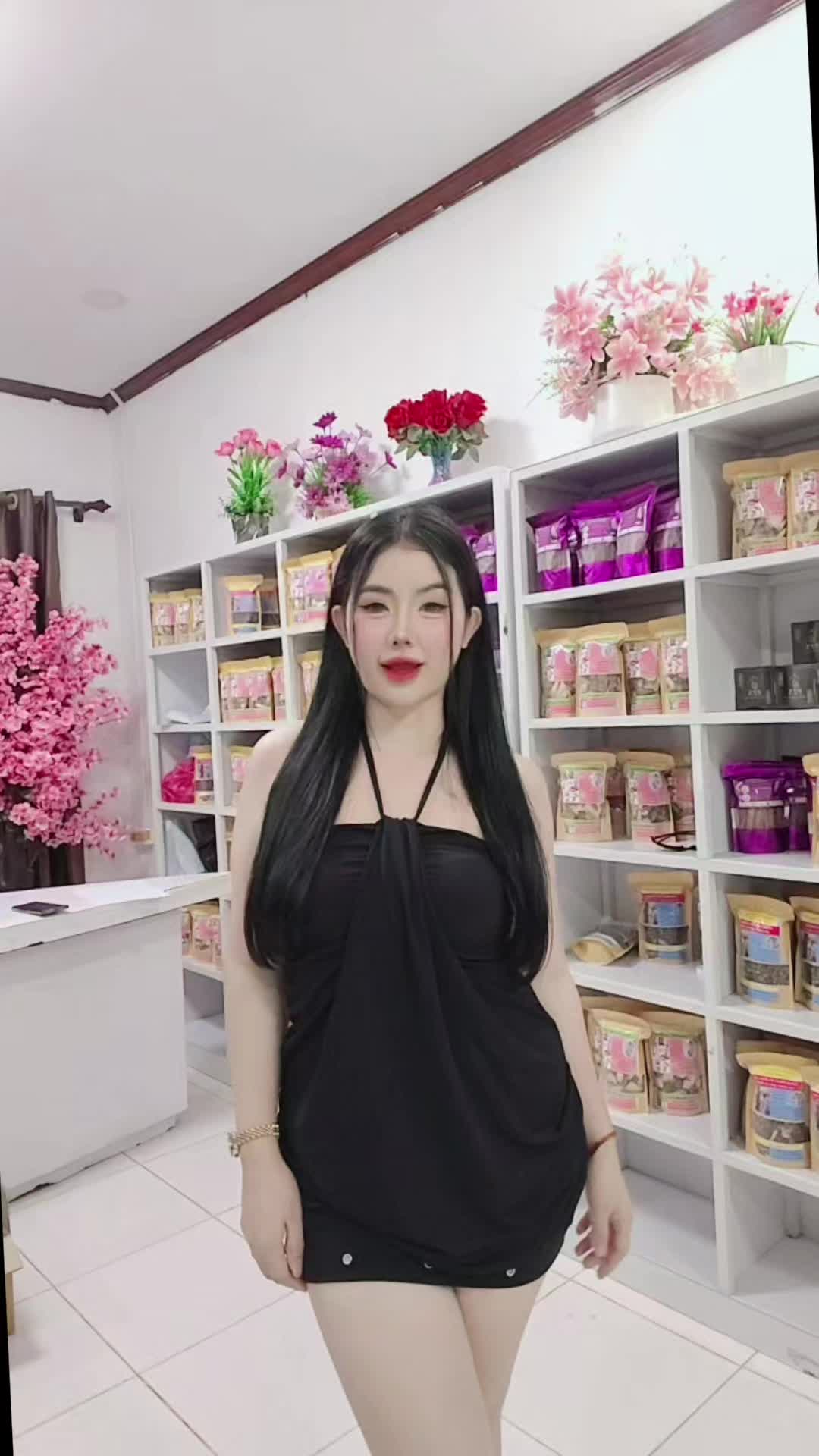 @nkauj see xyooj
