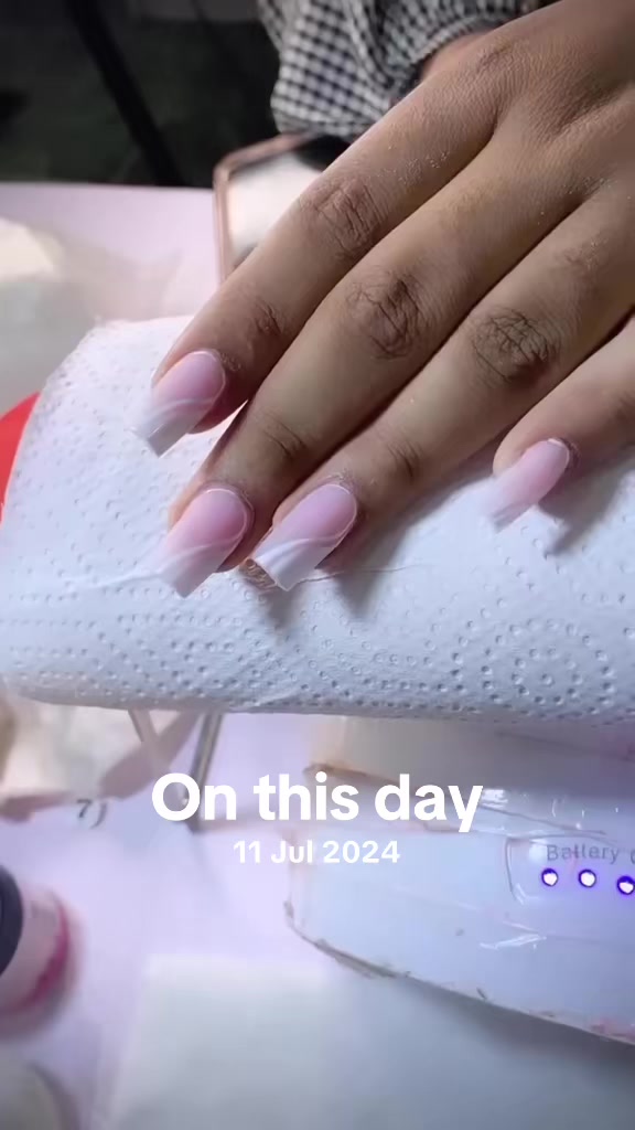 @NAIL TECHNICIAN IN IBADAN