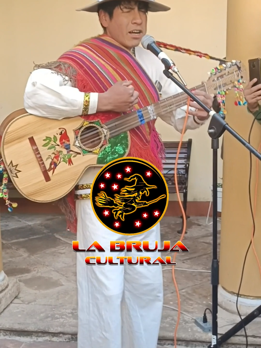 @Radio La Bruja 107.2 FM