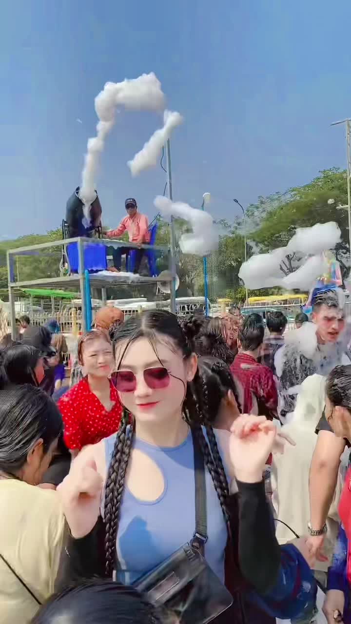 @Khin Lapyae(ရန်ကုန်သူ🤓)