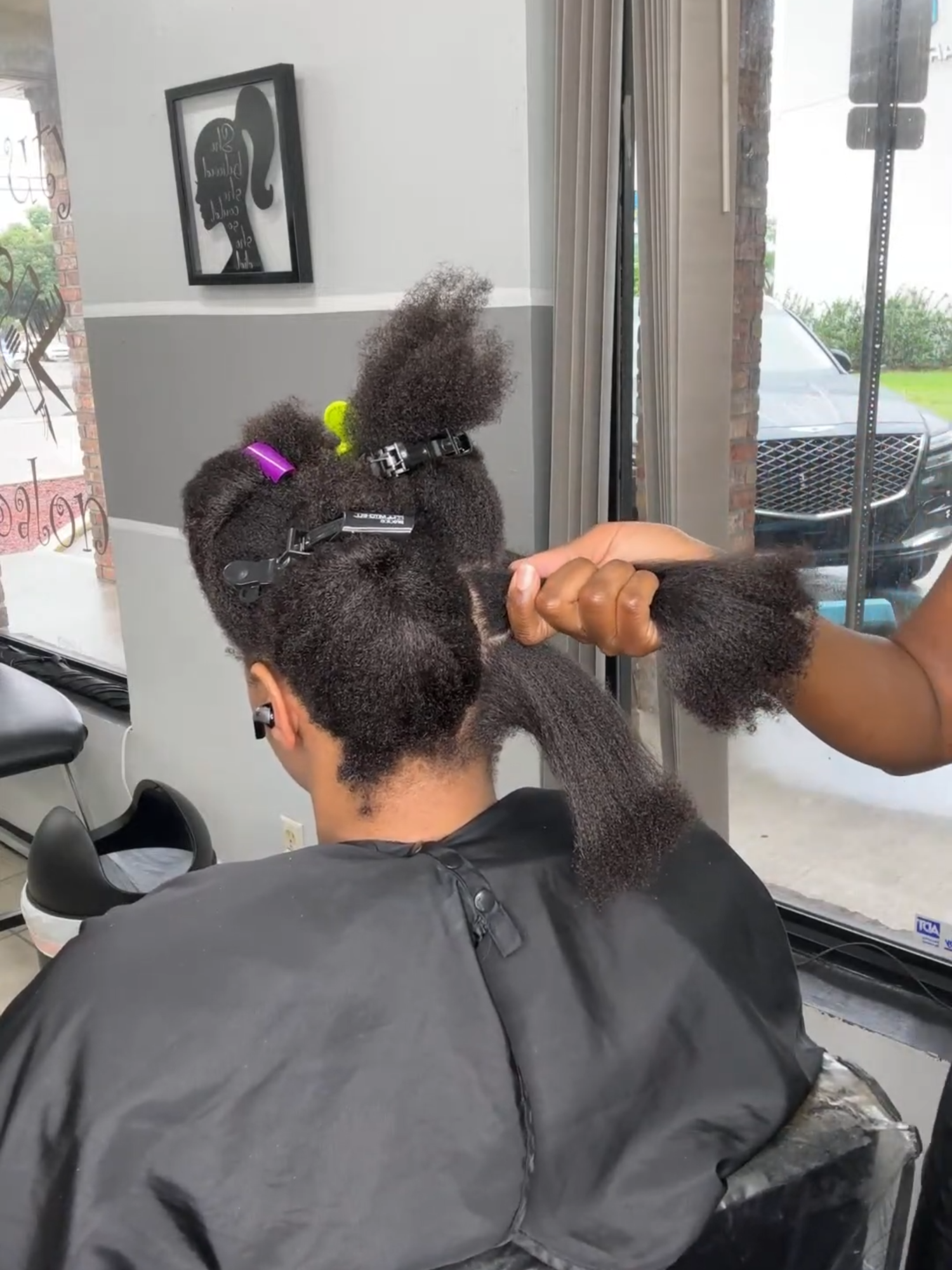 @Strawberricurls | Hairstylist