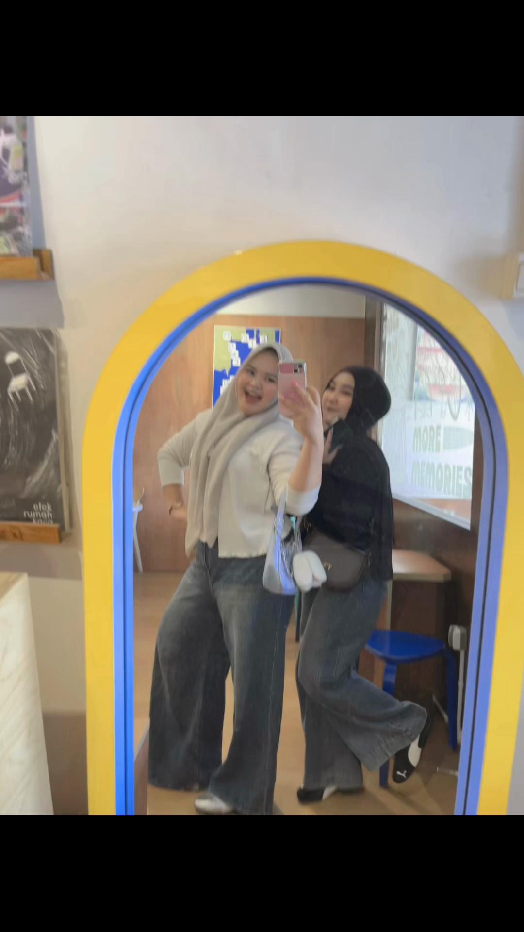 @Nisaa18