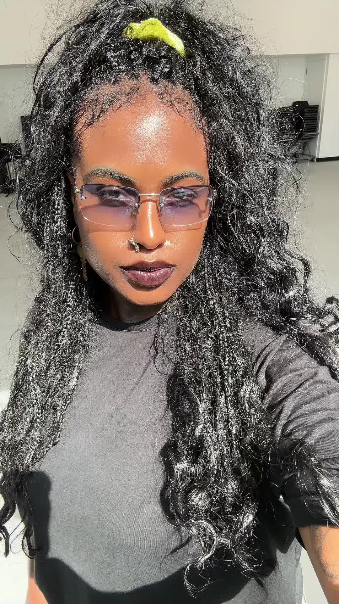 @VanityZo