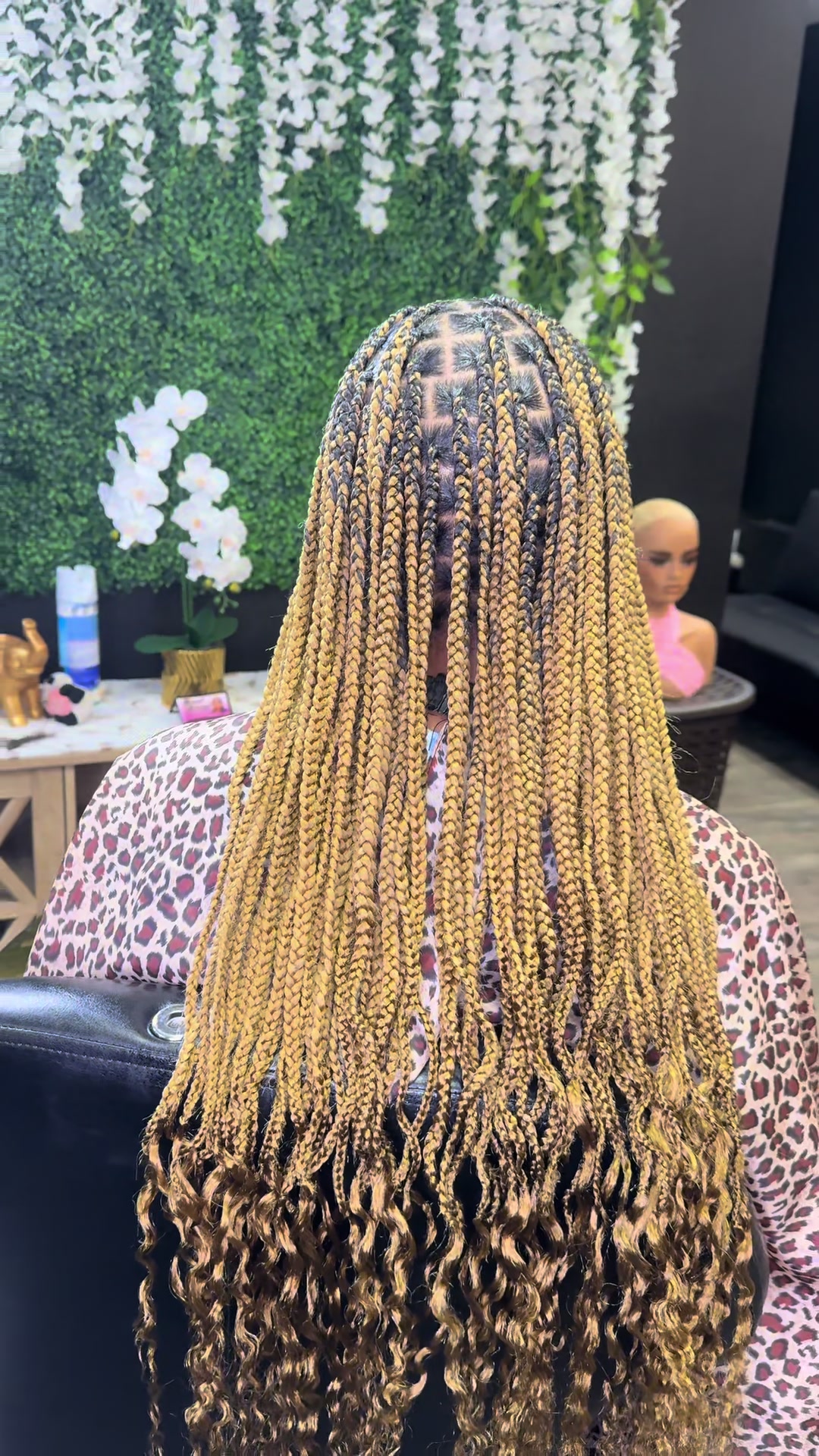 @nextlevelbeautysalon.com