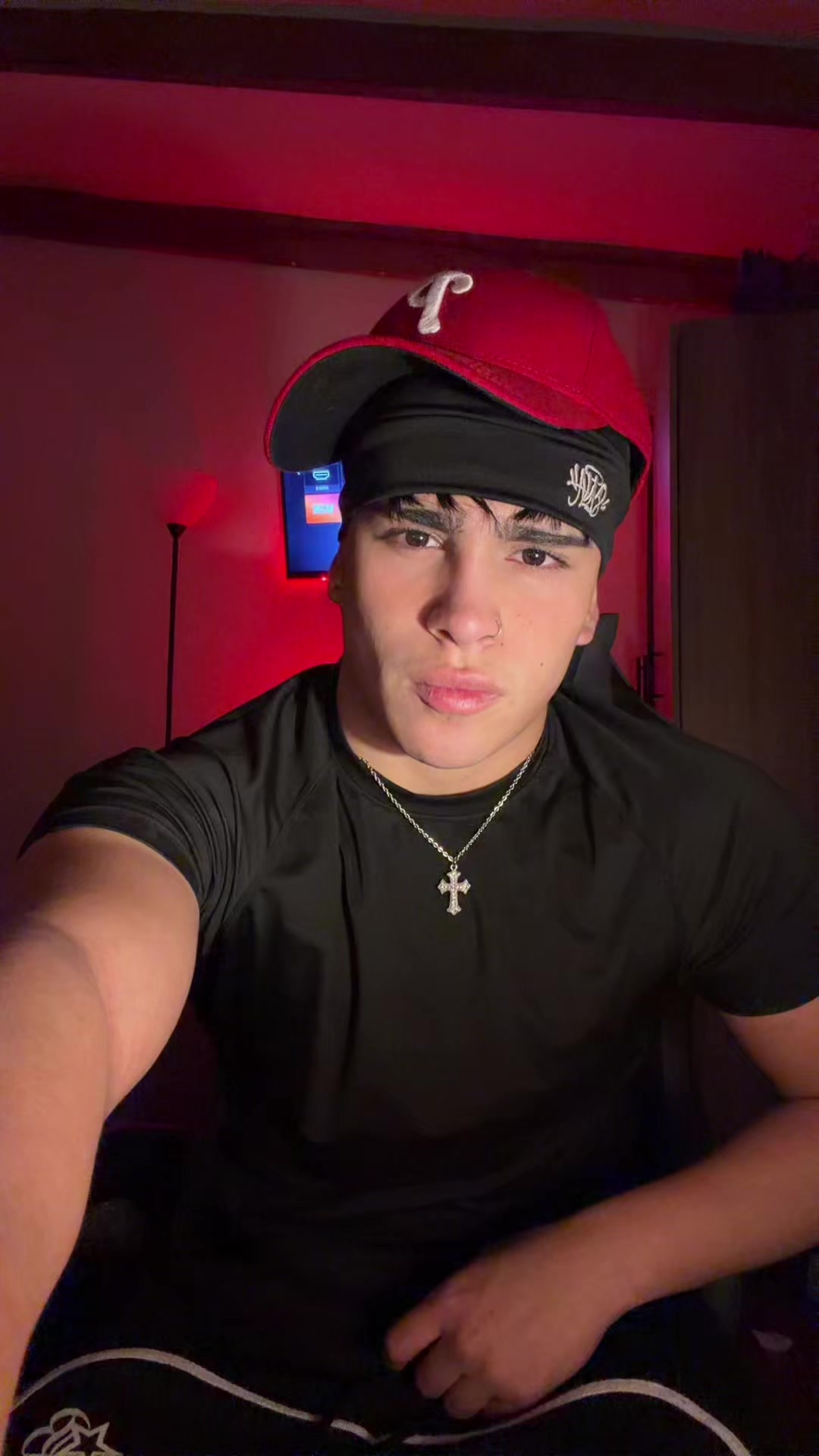 @aleeslr