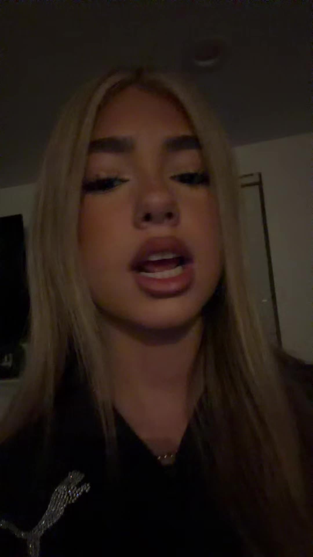 @???