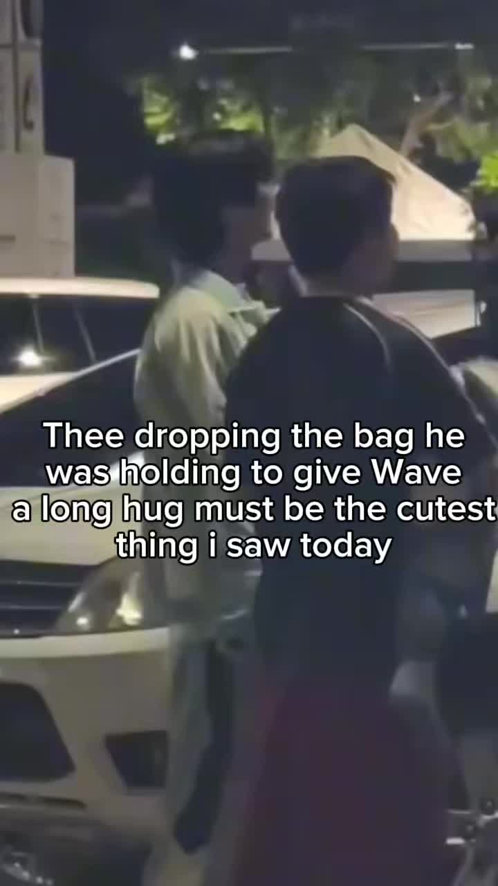 @Good boy (nom nom)