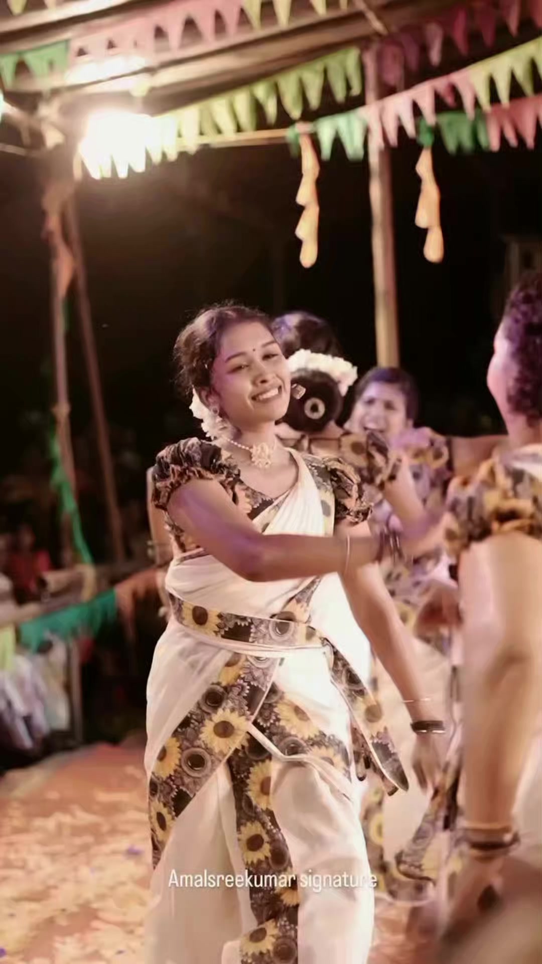@അവനിക കല്ലുസ് 🌹💚✨
