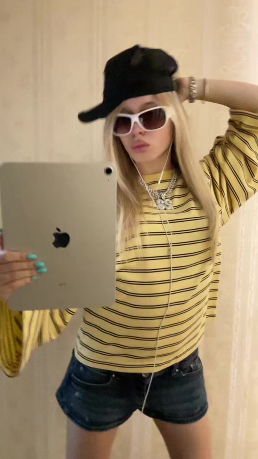 @lizzitak