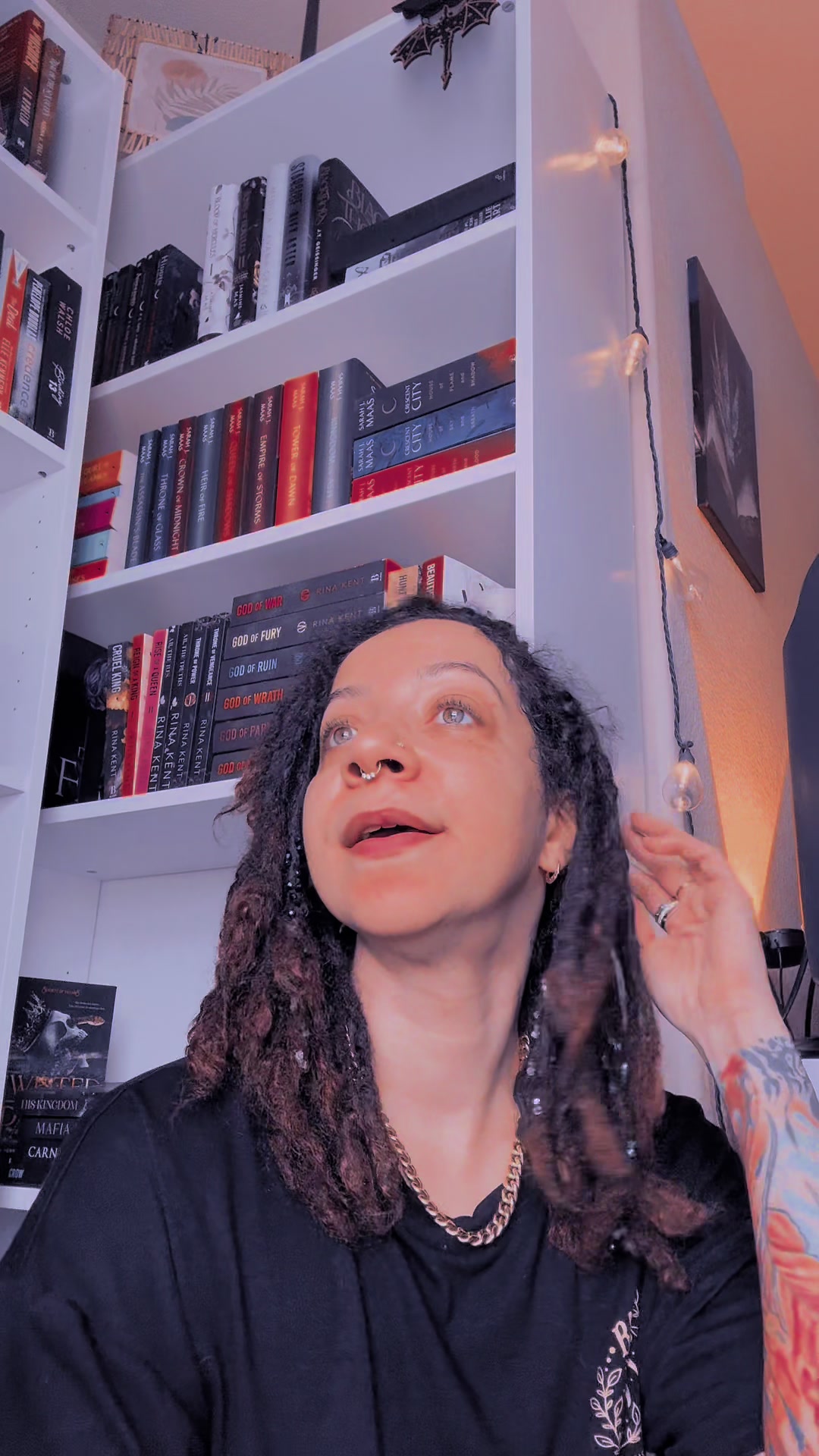 @Freckles 🥀📚