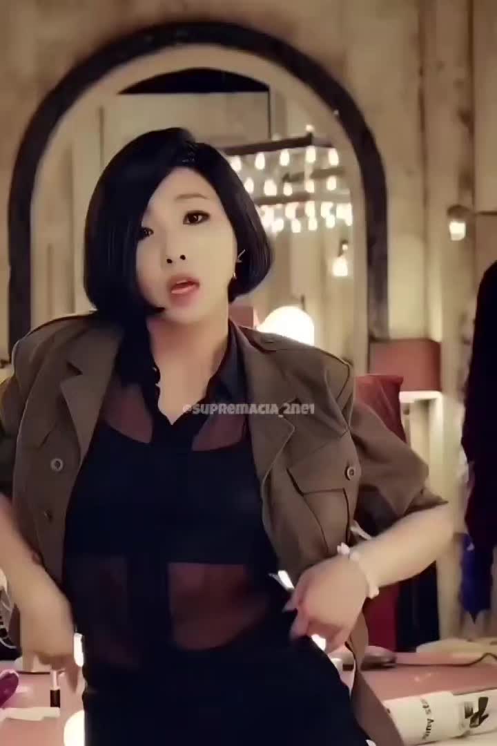 @2NE1 IS BACK, BITCH. ⁴